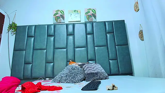 ScarletNoir4u online show from November 12, 2025, 2:48 am