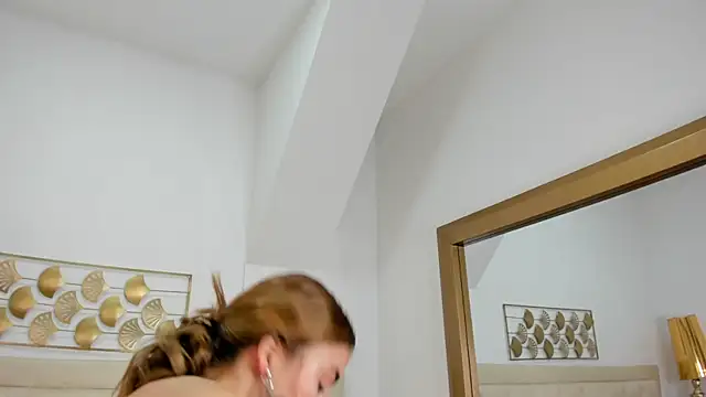 Snapshot of lucia_lorenz chatting on November 22, 2025, 11:31 am lucia lorenz online show from November 22, 2025, 11:31 am