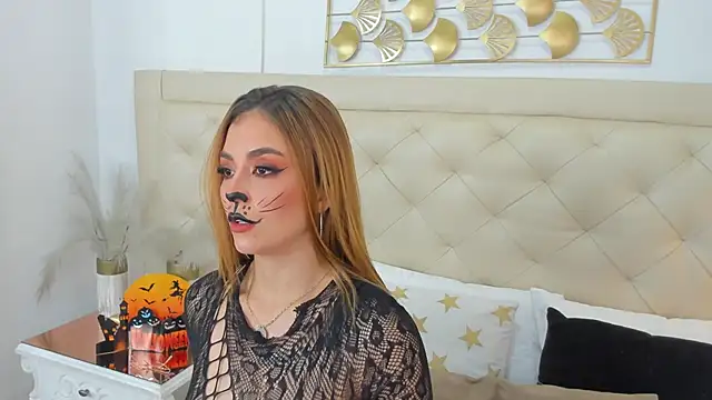 Snapshot of lucia_lorenz chatting on October 31, 2025, 12:24 pm lucia lorenz online show from October 31, 2025, 12:24 pm