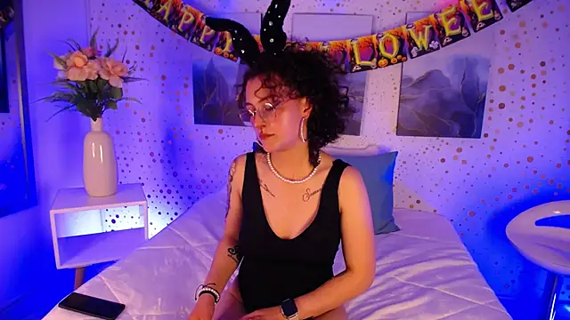 MilaMonroe online show from October 25, 2025, 2:50 pm