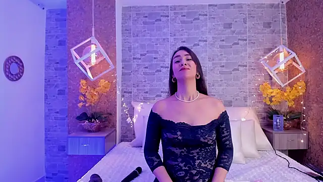 Snapshot of Catalina-Thompson chatting on November 14, 2025, 12:09 pm Catalina-Thompson online show from November 14, 2025, 12:09 pm