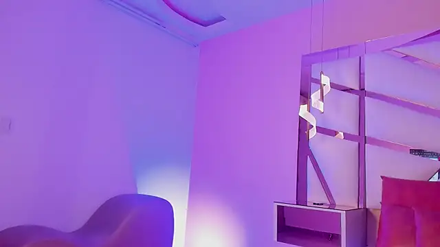 Catalina-Thompson online show from December 21, 2025, 12:29 pm