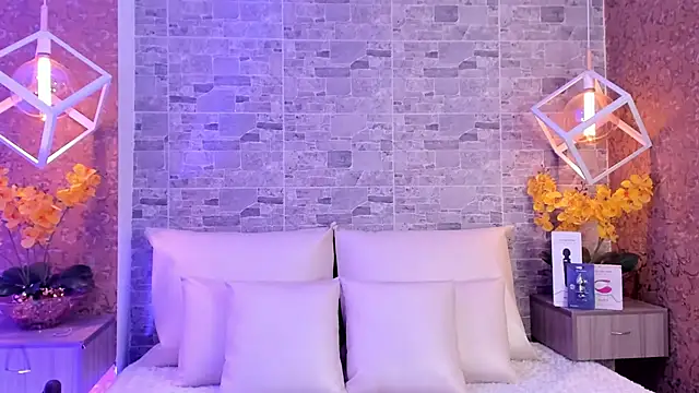 Snapshot of Catalina-Thompson chatting on November 11, 2025, 12:11 pm Catalina-Thompson online show from November 11, 2025, 12:11 pm