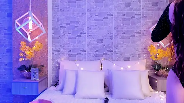 Snapshot of Catalina-Thompson chatting on November 20, 2025, 11:55 am Catalina-Thompson online show from November 20, 2025, 11:55 am