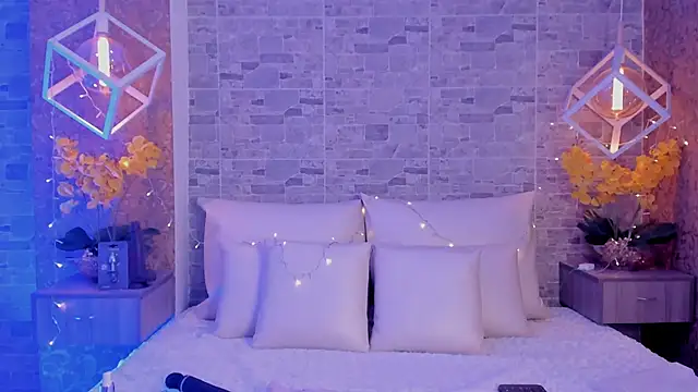 Snapshot of Catalina-Thompson chatting on November 22, 2025, 12:04 pm Catalina-Thompson online show from November 22, 2025, 12:04 pm