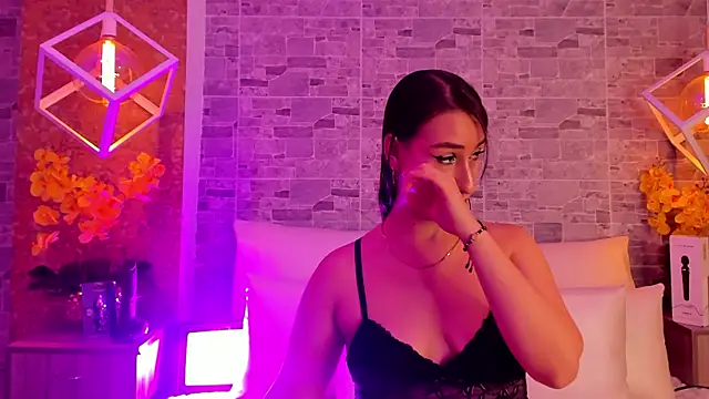 Snapshot of Catalina-Thompson chatting on November 6, 2025, 12:09 pm Catalina-Thompson online show from November 6, 2025, 12:09 pm