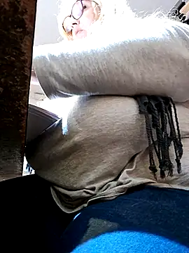 Snapshot of JennyInVegas chatting on October 28, 2025, 3:33 pm JennyInVegas online show from October 28, 2025, 3:33 pm