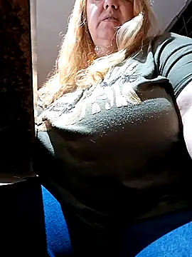 Snapshot of JennyInVegas chatting on December 5, 2025, 4:38 pm JennyInVegas online show from December 5, 2025, 4:38 pm