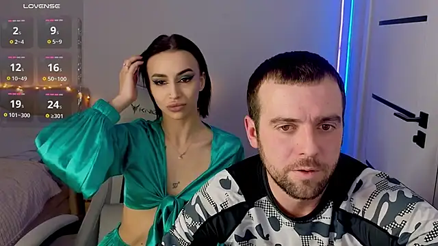 Snapshot of AdeleLaCr0ix chatting on December 14, 2025, 12:00 pm AdeleLaCr0ix online show from December 14, 2025, 12:00 pm