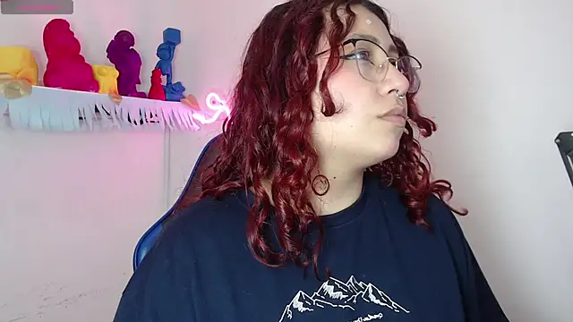 Snapshot of littlee_red chatting on November 21, 2025, 8:08 pm littlee red online show from November 21, 2025, 8:08 pm