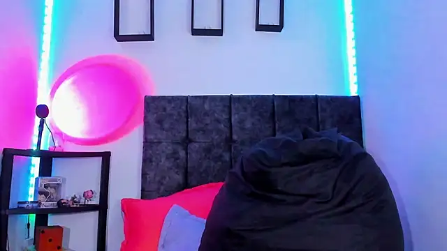 Snapshot of Theo_Noxxx chatting on November 6, 2025, 7:07 pm Theo Noxxx online show from November 6, 2025, 7:07 pm