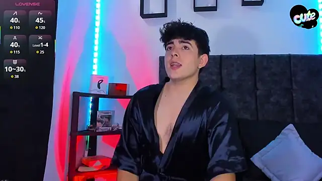 Snapshot of Theo_Noxxx chatting on November 25, 2025, 6:19 pm Theo Noxxx online show from November 25, 2025, 6:19 pm