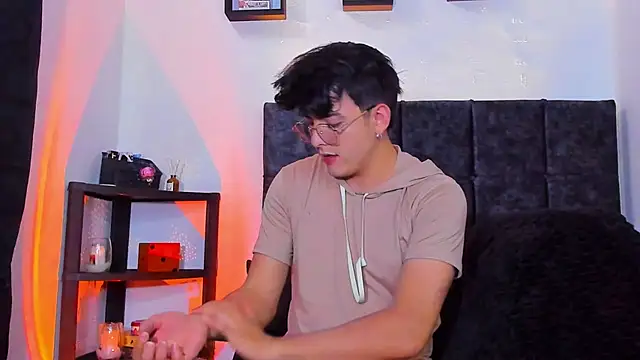 Snapshot of Theo_Noxxx chatting on October 22, 2025, 7:46 pm Theo Noxxx online show from October 22, 2025, 7:46 pm