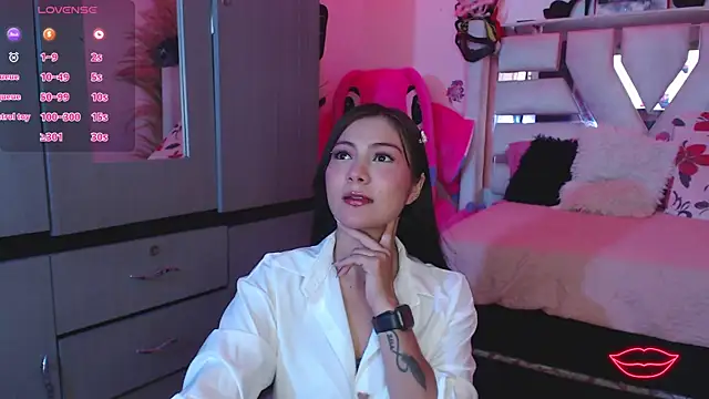 Hanna Plum online show from January 5, 2026, 8:12 pm