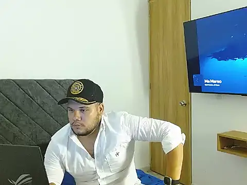 Snapshot of Rafael14_ chatting on October 20, 2025, 10:43 pm Rafael14 online show from October 20, 2025, 10:43 pm