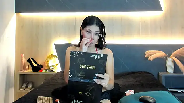 LorenaVarga online show from April 23, 2026, 7:26 pm