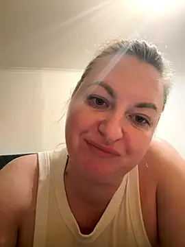 Snapshot of Amelia-Diamond chatting on November 20, 2025, 11:58 pm Amelia-Diamond online show from November 20, 2025, 11:58 pm