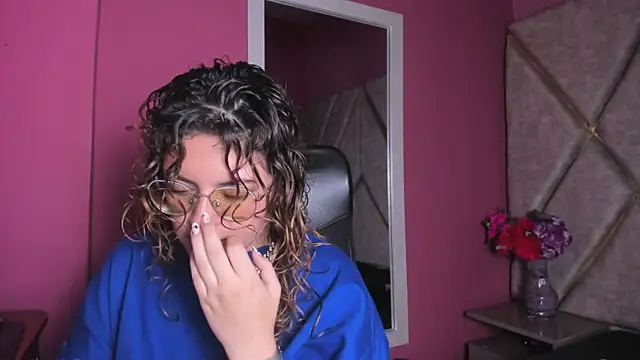 Snapshot of EmiliRouse_ chatting on November 19, 2025, 2:55 am EmiliRouse online show from November 19, 2025, 2:55 am