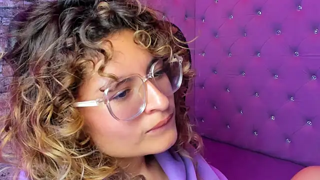 EmiliRouse  online show from February 3, 2026, 6:40 am