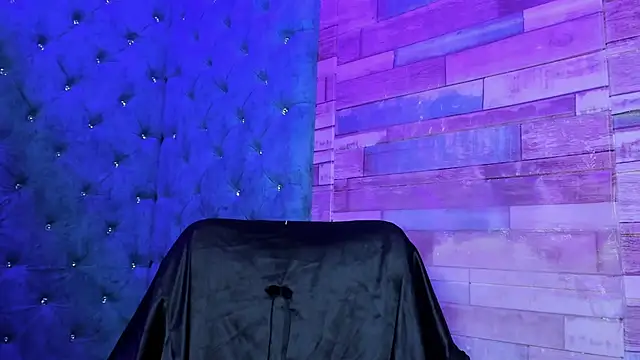 EmiliRouse  online show from February 11, 2026, 3:28 am