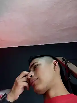 Snapshot of Emiliano_Reyes chatting on November 16, 2025, 2:27 am Emiliano Reyes online show from November 16, 2025, 2:27 am