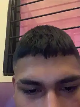 Snapshot of Emiliano_Reyes chatting on November 25, 2025, 1:50 am Emiliano Reyes online show from November 25, 2025, 1:50 am