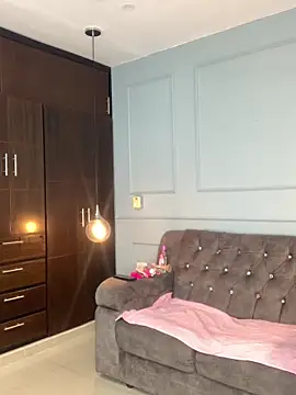 Snapshot of Orianabluee_ chatting on November 12, 2025, 3:21 am Orianabluee online show from November 12, 2025, 3:21 am