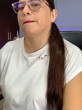 Snapshot of Orianabluee_ chatting on October 29, 2025, 3:16 am Orianabluee online show from October 29, 2025, 3:16 am