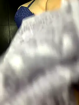 Snapshot of Orianabluee_ chatting on November 18, 2025, 3:21 am Orianabluee online show from November 18, 2025, 3:21 am