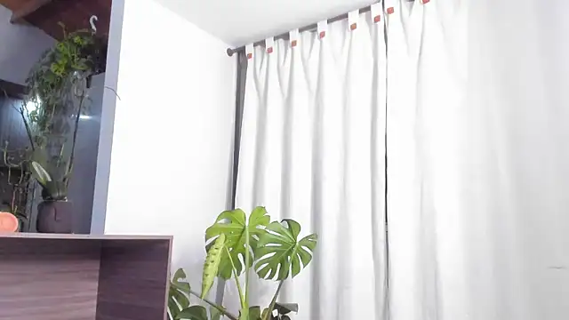 Snapshot of valeriahornier chatting on May 7, 2026, 11:52 pm valeriahornier online show from May 7, 2026, 11:52 pm