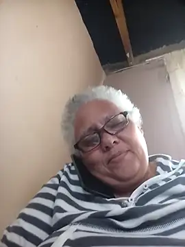 juicyboode online show from October 28, 2025, 9:41 am