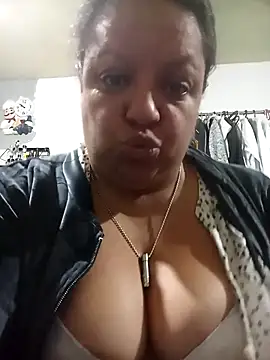 Snapshot of Alondrabb80 chatting on November 5, 2025, 3:53 am Alondrabb80 online show from November 5, 2025, 3:53 am