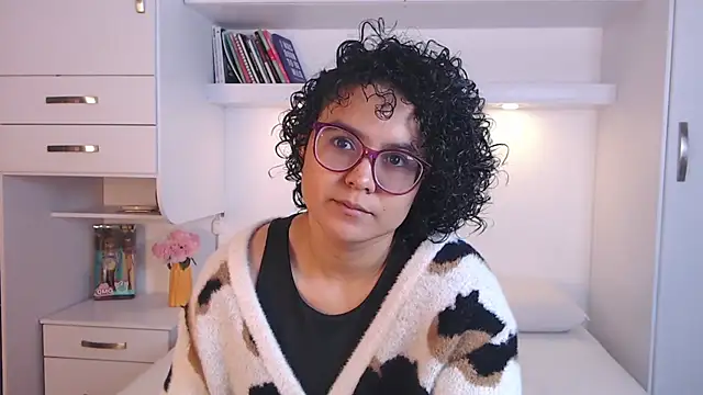 Snapshot of MartiRuis10 chatting on November 18, 2025, 10:24 pm MartiRuis10 online show from November 18, 2025, 10:24 pm