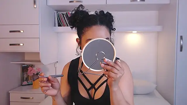 Snapshot of MartiRuis10 chatting on November 1, 2025, 12:17 am MartiRuis10 online show from November 1, 2025, 12:17 am