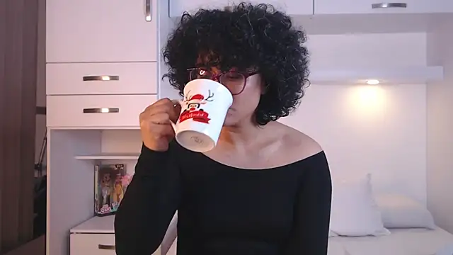 Snapshot of MartiRuis10 chatting on October 27, 2025, 9:16 pm MartiRuis10 online show from October 27, 2025, 9:16 pm