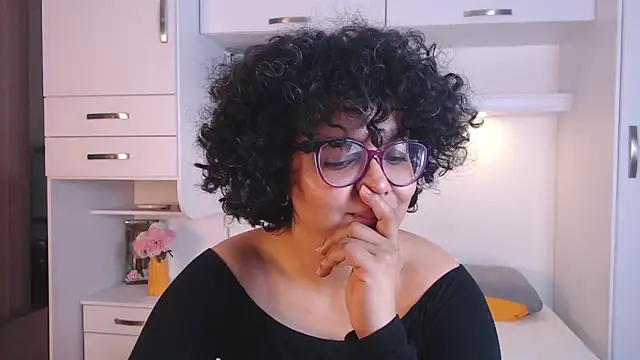 Snapshot of MartiRuis10 chatting on November 10, 2025, 10:15 pm MartiRuis10 online show from November 10, 2025, 10:15 pm