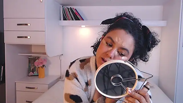 Snapshot of MartiRuis10 chatting on November 28, 2025, 9:37 pm MartiRuis10 online show from November 28, 2025, 9:37 pm