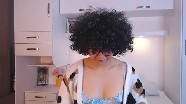 Snapshot of MartiRuis10 chatting on December 13, 2025, 8:04 pm MartiRuis10 online show from December 13, 2025, 8:04 pm