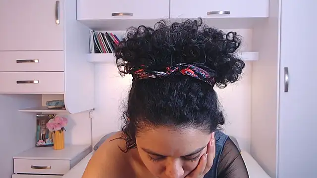 Snapshot of MartiRuis10 chatting on December 1, 2025, 11:49 pm MartiRuis10 online show from December 1, 2025, 11:49 pm