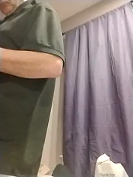 Snapshot of burby79 chatting on October 26, 2025, 4:46 am burby79 online show from October 26, 2025, 4:46 am