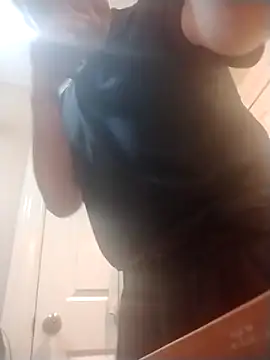 Snapshot of burby79 chatting on November 23, 2025, 8:35 am burby79 online show from November 23, 2025, 8:35 am