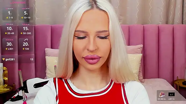 Snapshot of KailaCrystall chatting on November 18, 2025, 1:32 am KailaCrystall online show from November 18, 2025, 1:32 am