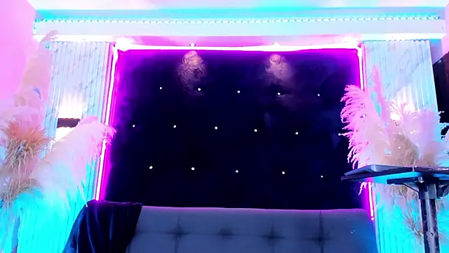 Snapshot of Queens_Wonders_Blonders chatting on November 2, 2025, 8:19 am Queens Wonders Blonders online show from November 2, 2025, 8:19 am