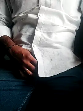 DesiBlackBull online show from December 16, 2025, 11:47 am