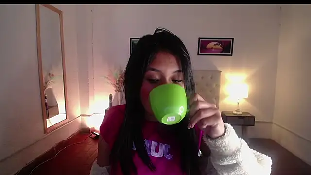 Snapshot of Betsy__ chatting on October 23, 2025, 5:28 am Betsy online show from October 23, 2025, 5:28 am