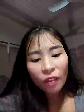 Snapshot of Squirrel-Pear chatting on November 4, 2025, 2:54 pm Squirrel-Pear online show from November 4, 2025, 2:54 pm