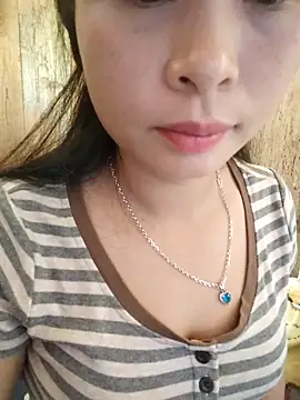 Snapshot of Squirrel-Pear chatting on November 8, 2025, 12:58 am Squirrel-Pear online show from November 8, 2025, 12:58 am