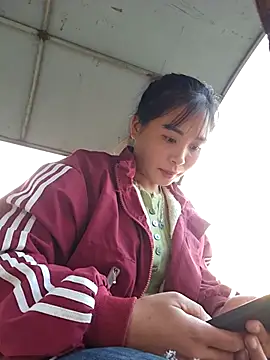 Snapshot of Squirrel-Pear chatting on November 24, 2025, 9:53 am Squirrel-Pear online show from November 24, 2025, 9:53 am