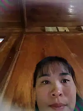 Snapshot of Squirrel-Pear chatting on October 26, 2025, 3:18 am Squirrel-Pear online show from October 26, 2025, 3:18 am