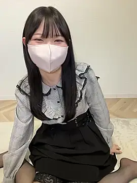 Snapshot of Reina_cute_00_ chatting on October 28, 2025, 3:29 am Reina cute 00 online show from October 28, 2025, 3:29 am